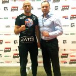 Памятное фото чемпиона по боям без правил - Александра Бутенко и представителя попечительского совета Федерации Боевого Самбо - Андрея Дмитренко