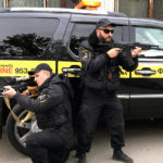 Джип двое с автоматом