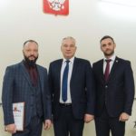 Президент Группы Компаний Безопасности "ФОРСАД" , член попечительского Совета - Дмитренко А.В., советник губернатора Санкт-Петербурга - Воронков В.В.; Директор школы № 3 - Хижевский А.Я. на общем совете клуба "Бастион"
